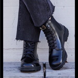 Blundstone lace up black leather boot
